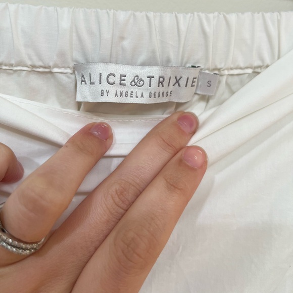 Alice & Trixie Ruffle Sleeve Off Shoulder Blouse size Small - Picture 5 of 7